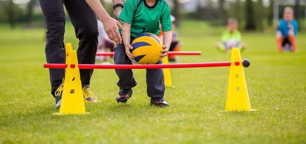 为什么 AI 可以战胜人类德扑冠军，却无法战胜人性？（AI能赢人类德扑冠军，为何赢不了人性？）